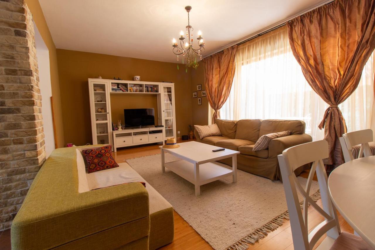 Villa Cu Mesteceni Campina